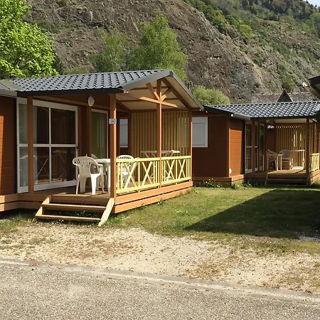 Camping La Piscine Kemping Le Bourg-dʼOisans