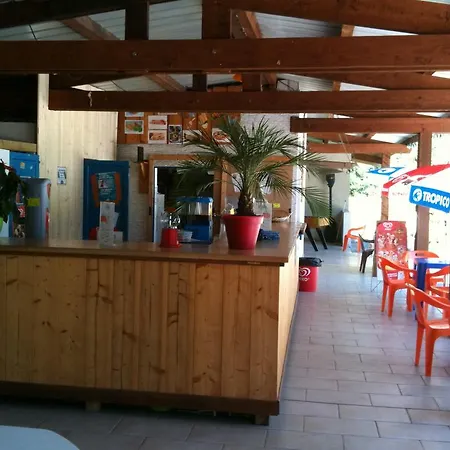 Camping La Piscine Le Bourg-dʼOisans